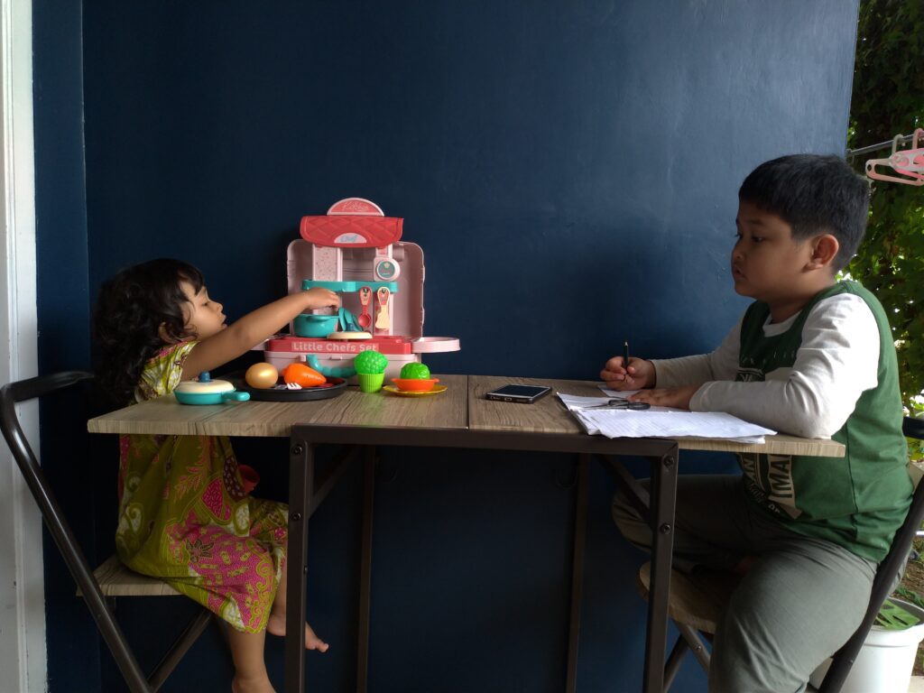 brother-and-sister-2025-01-09-15-18-59-utc